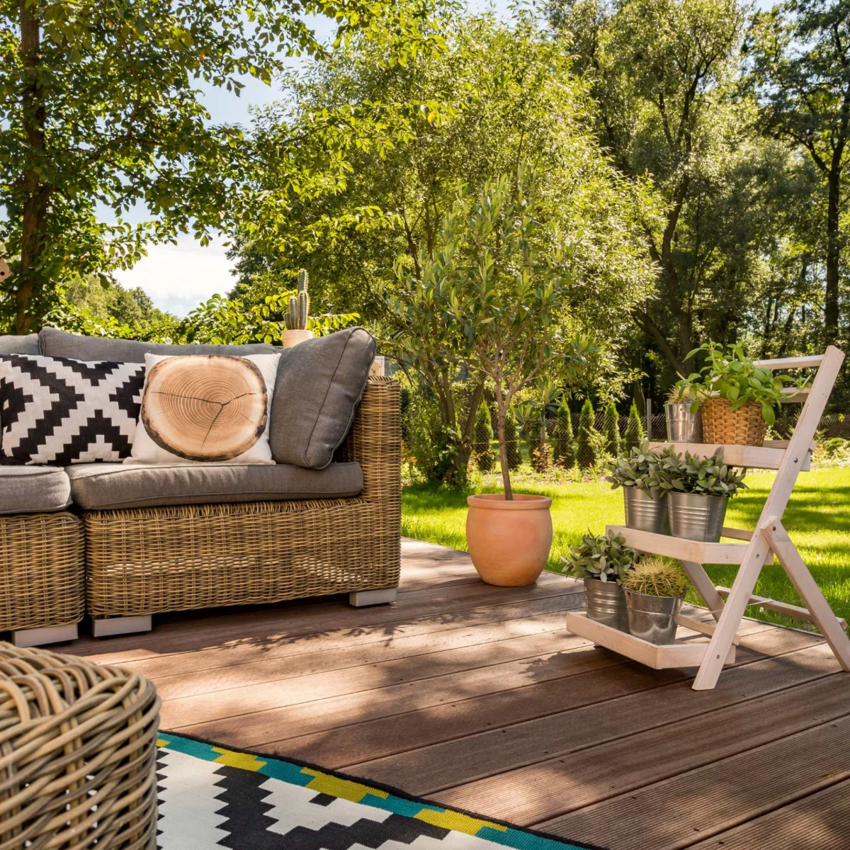 Deski tarasowe i elewacyjne - przegląd najnowszych trendów w 2023 roku 