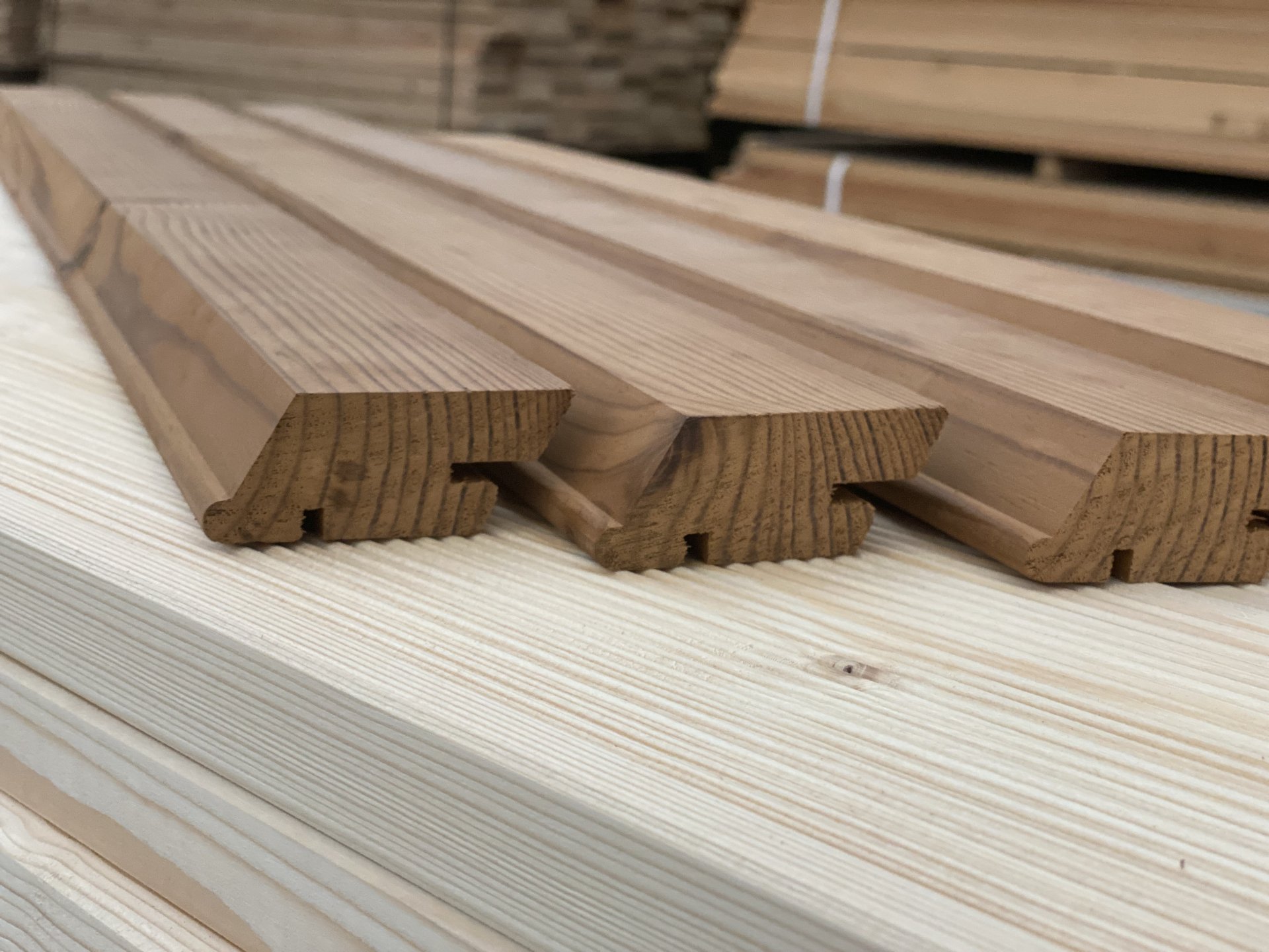 Deska elewacyjna drewniana – ciepło i elegancja na zewnątrz Twojego domu