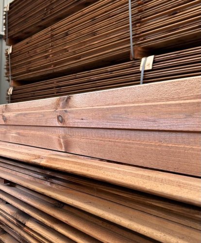 Deski elewacyjne – elegancja, trwałość i ochrona Twojego domu