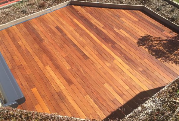 Deski tarasowe – jaki materiał wybrać na idealny taras?