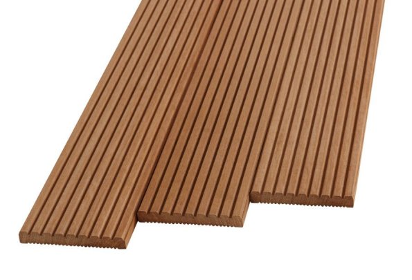 Drewno egzotyczne – trwały i elegancki materiał na taras oraz elewację