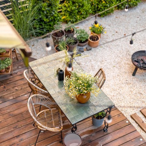 Najlepsze deski tarasowe do ogrodu przy domu – jakie wybrać?