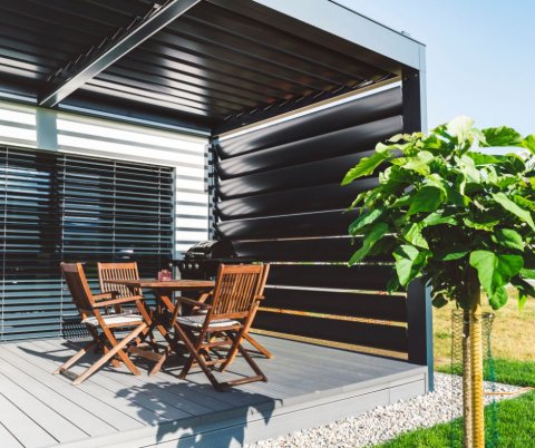 Taras marzeń w 2026 – jak dobrać idealne deski tarasowe do stylu domu?