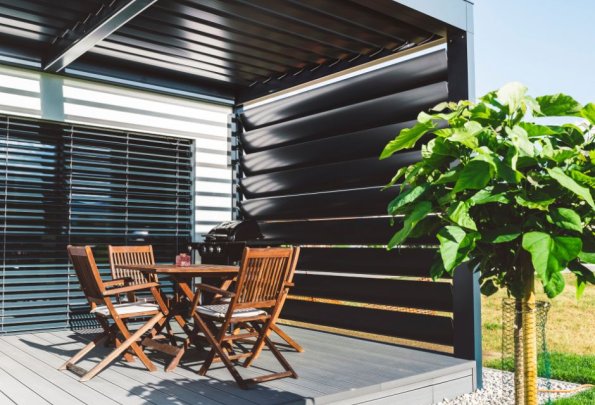 Taras marzeń w 2026 – jak dobrać idealne deski tarasowe do stylu domu?